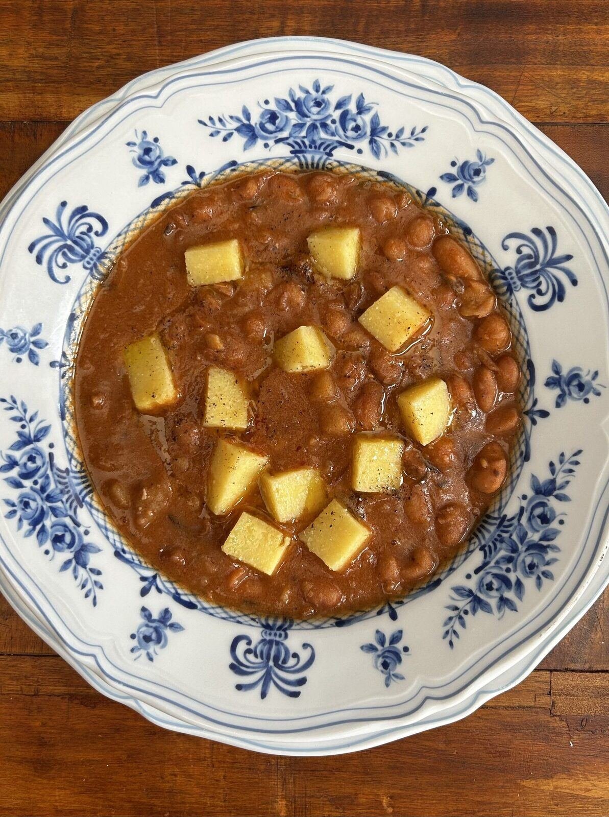 Sucialesta con polenta e fagioli serviti alla Zabariona